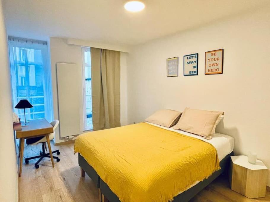 Stylish 2 Bedrooms In Center Apartment *