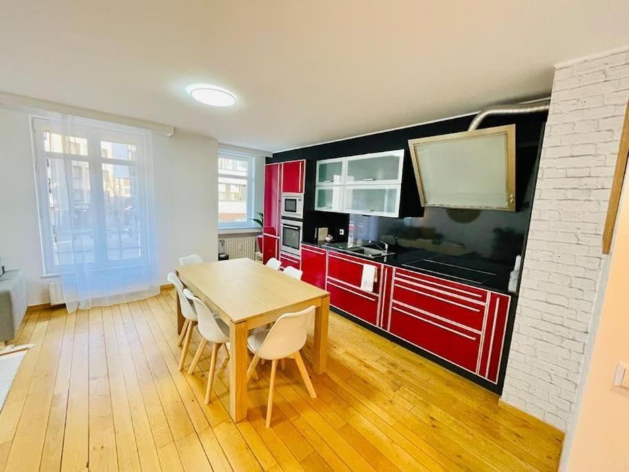 Stylish 2 Bedrooms In Center *